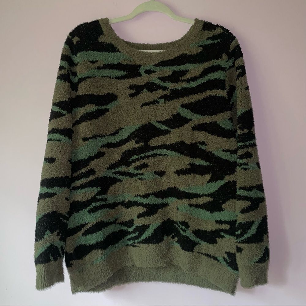 Barefoot Dreams Cozy Chic Lite Size XL Green and Black Camouflage Sweater